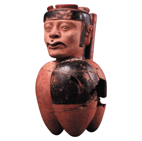 画像：バリティ島で出土したカボチャ状の胴を持つ男性の象形土器（ティワナク文化）
