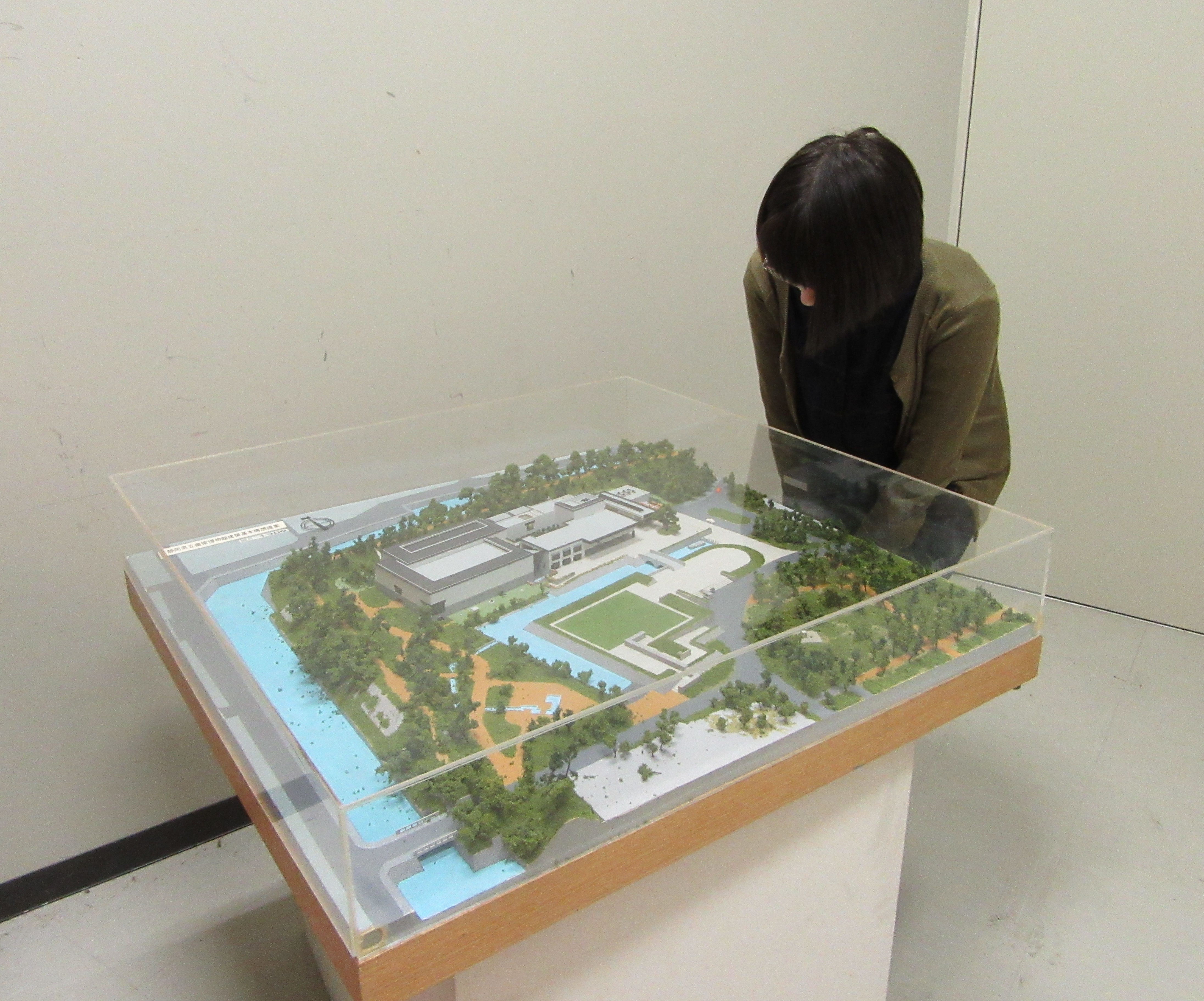 画像：模型「静岡県立美術博物館建築基本構想提案」（縮尺：1/300）